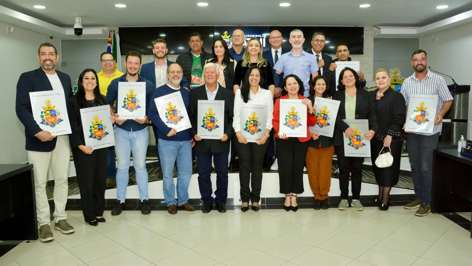 CÂMARA DE TATUÍ ENTREGA 11 TÍTULOS DE CIDADANIA