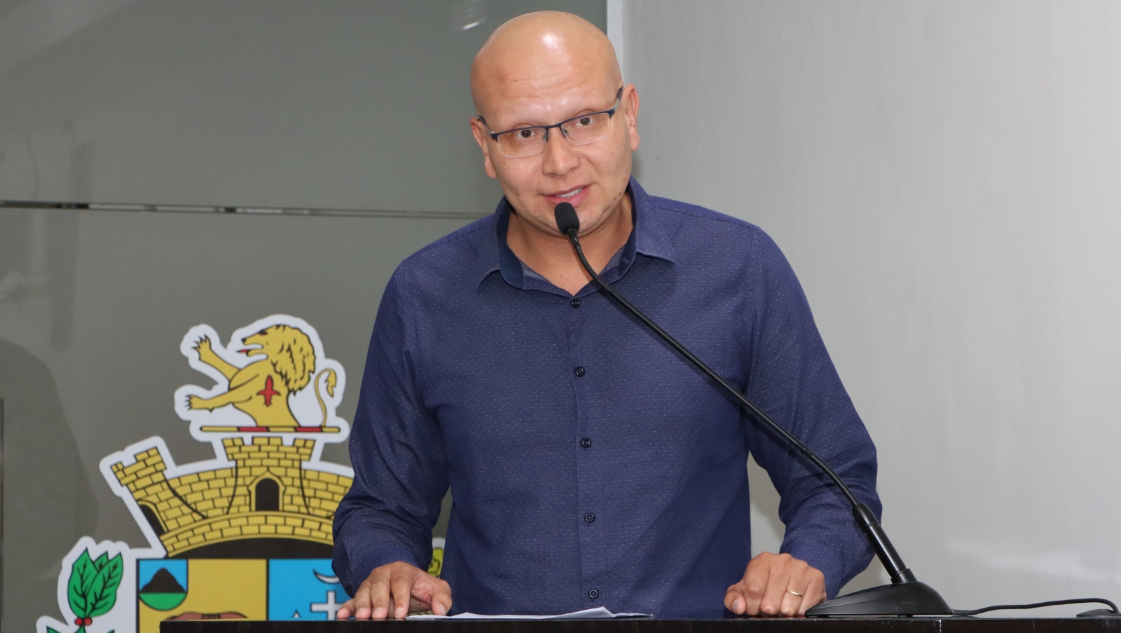 JOÃO ÉDER APRESENTA COBRANÇAS SOBRE EDUCAÇÃO E SAÚDE