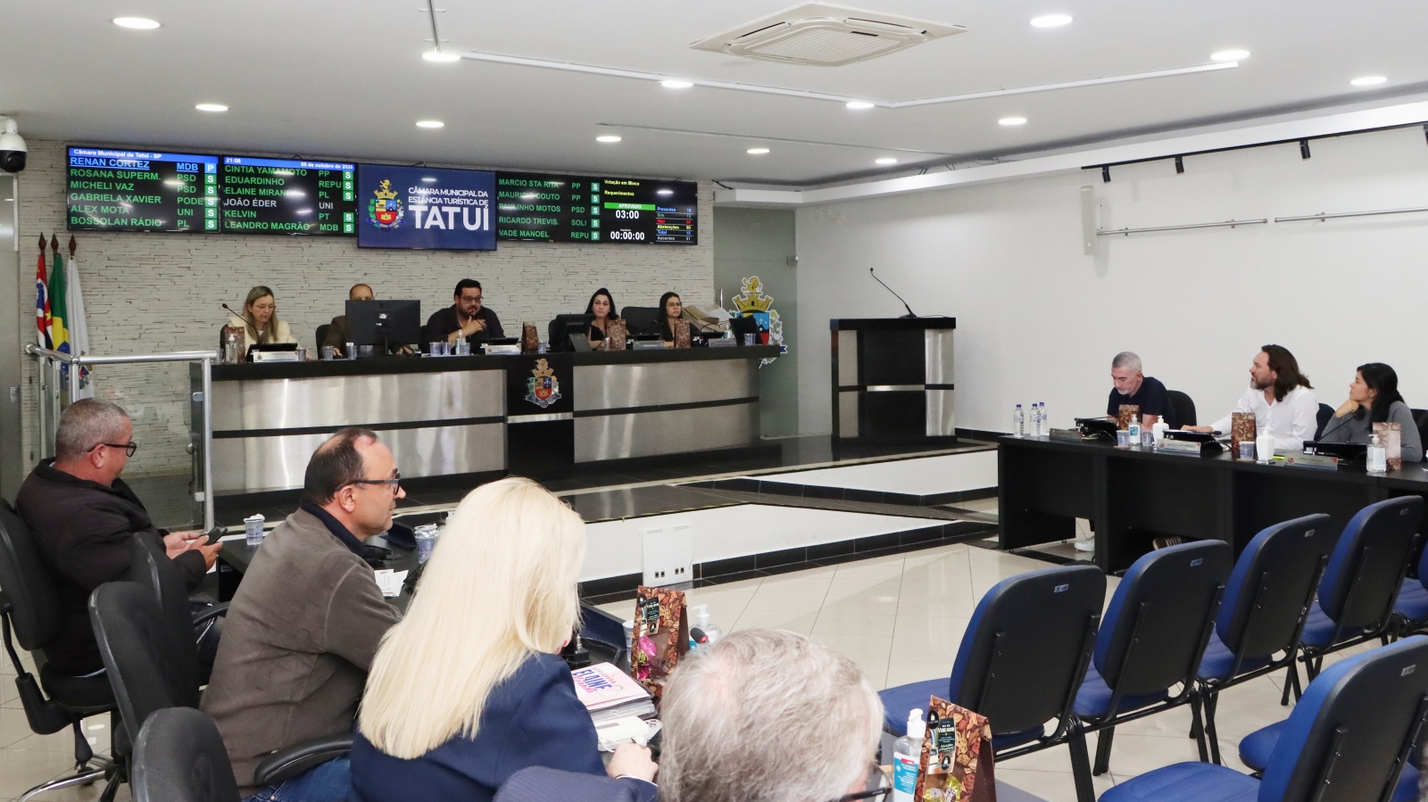 QUATRO PROJETOS SÃO APRESENTADOS EM SESSÃO ORDINÁRIA