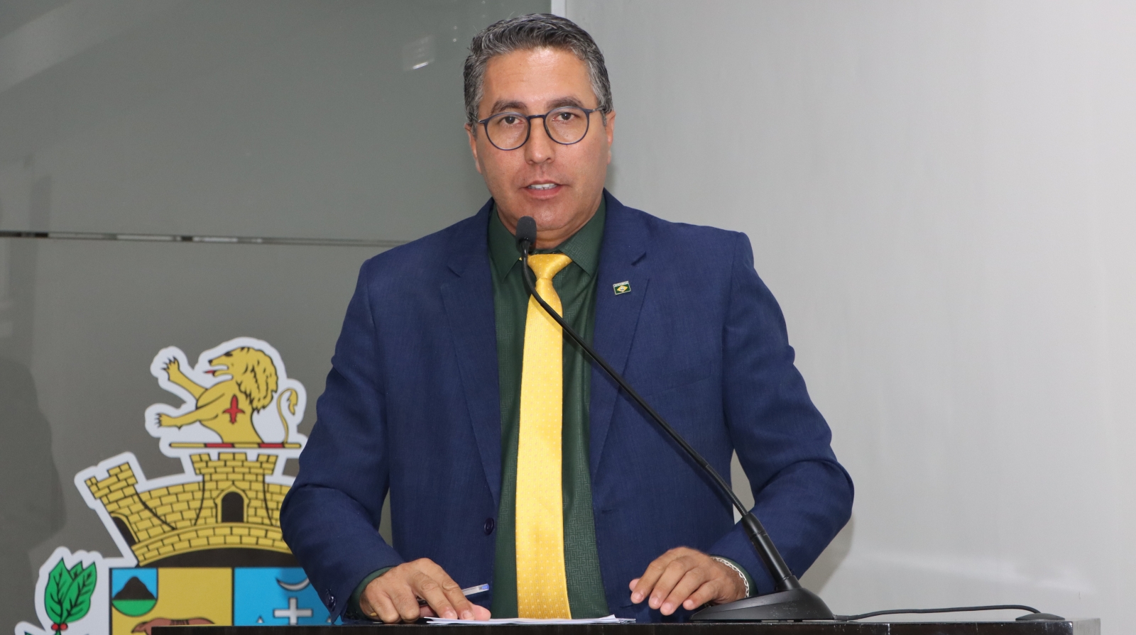 LEANDRO MAGRÃO FALA A RESPEITO DA RETIRADA DE ÁRVORES NA PRAÇA SANTA CRUZ