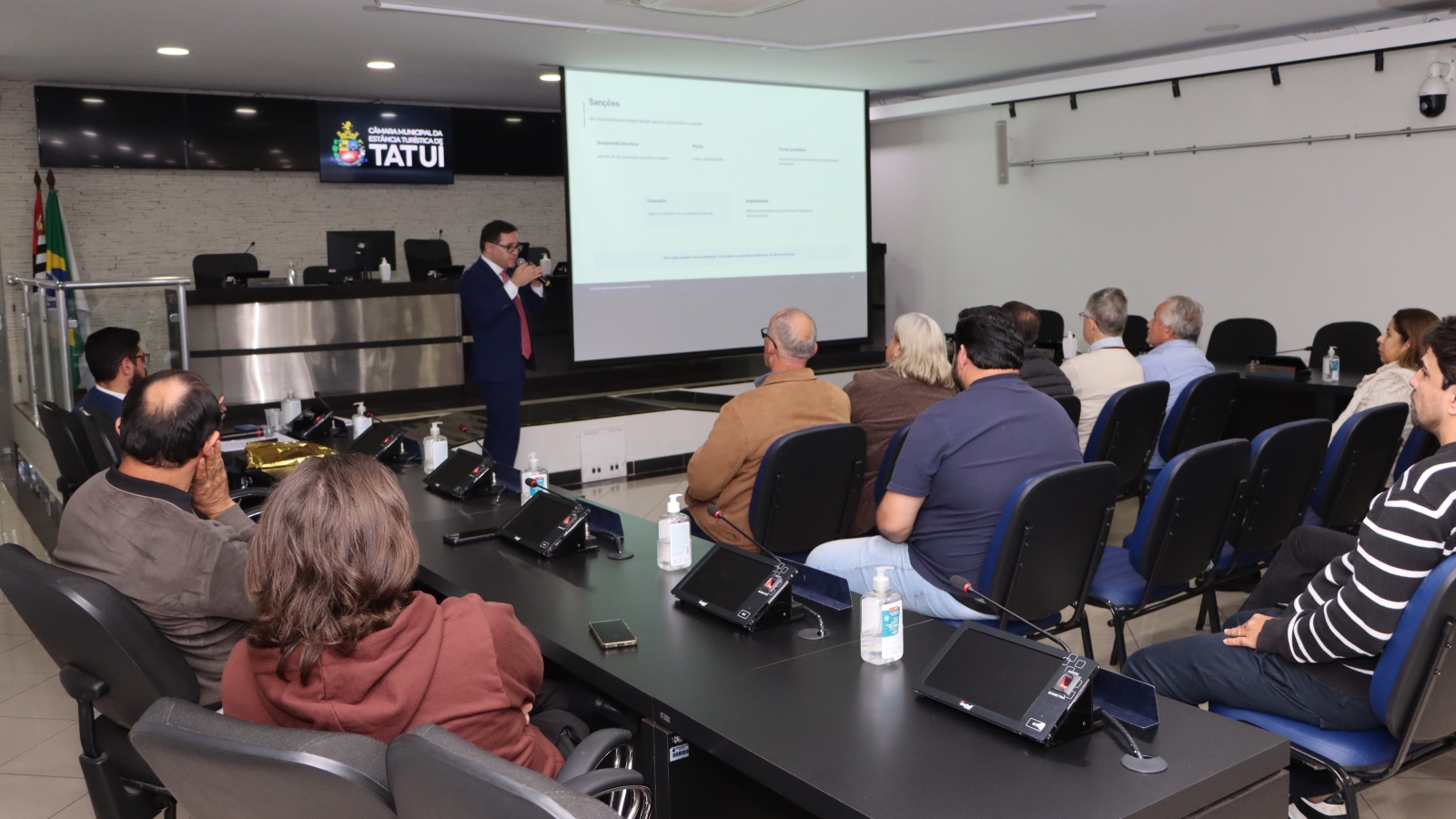 PALESTRA SOBRE CONDUTAS VEDADAS EM ANO ELEITORAL É REALIZADA NA CÂMARA DE TATUÍ