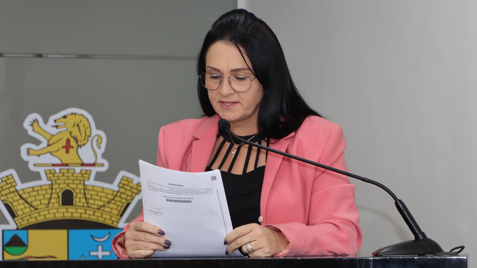 ROSANA DO SUPERMERCADO FAZ MOÇÃO DE APLAUSOS AO CANTOR VICTOR LAVOISIER NUNES PEREIRA