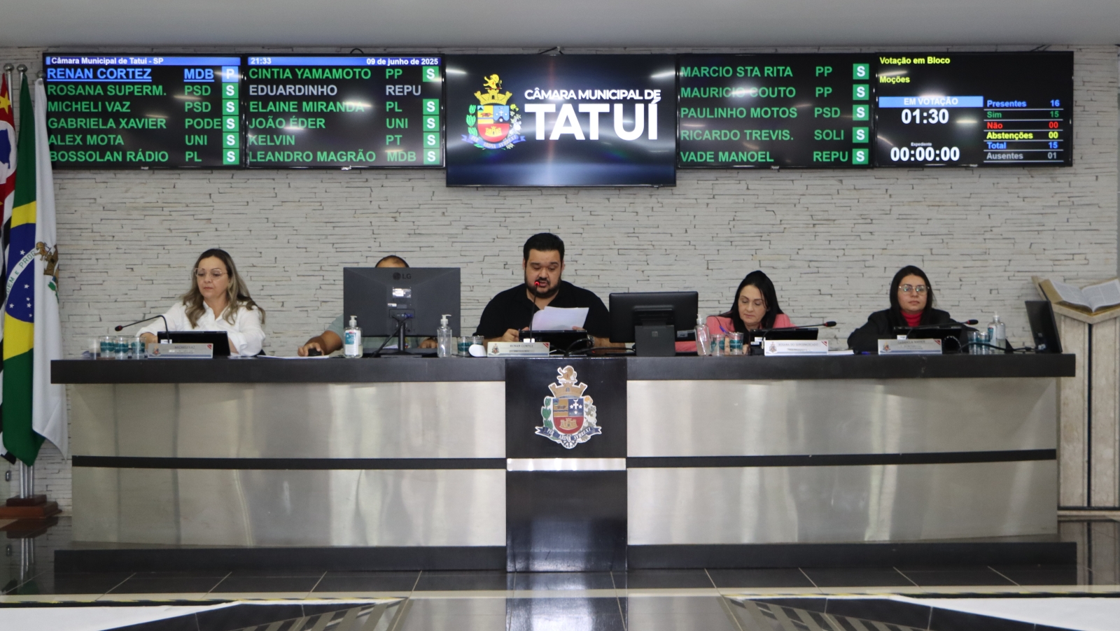 SESSÃO ORDINÁRIA TEM A LEITURA DE 14 NOVOS PROJETOS