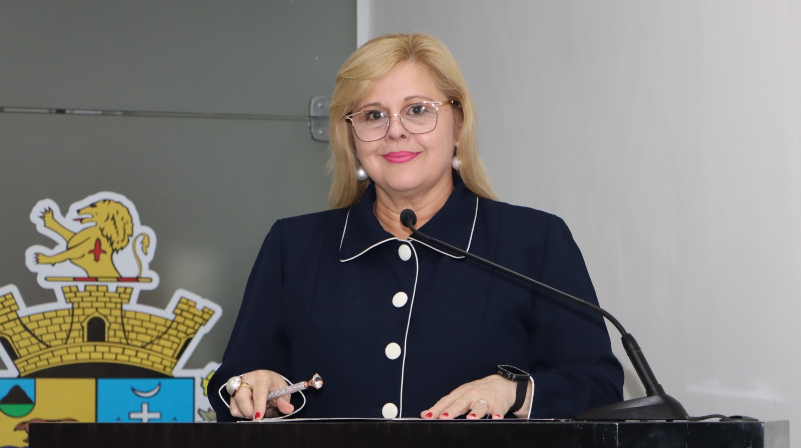 ELAINE MIRANDA FAZ MOÇÃO DE APLAUSOS À DEPUTADA ESTADUAL FABIANA BOLSONARO