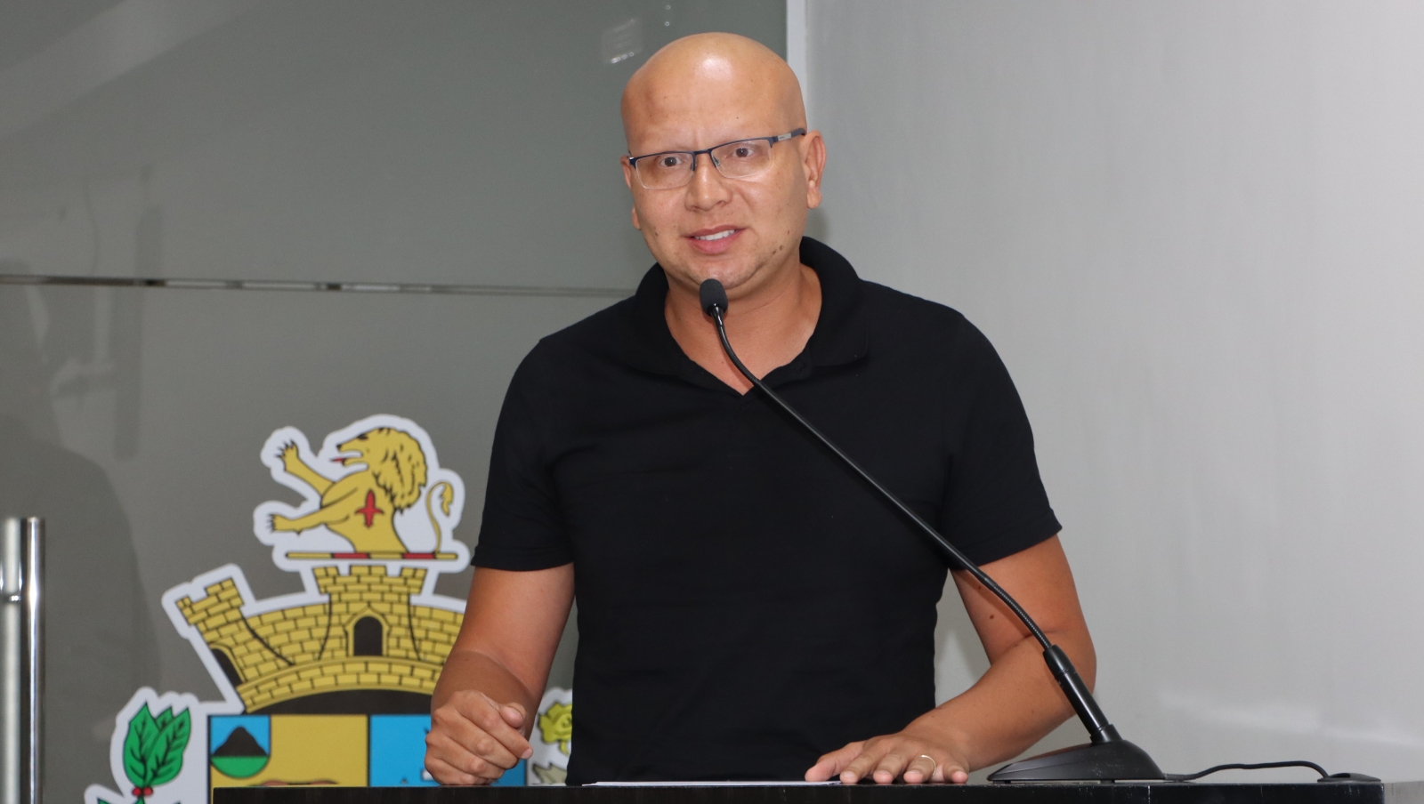 JOÃO EDER APRESENTA DEMANDAS SOBRE AS ÁREAS DE SAÚDE E EDUCAÇÃO NA VILA ANGÉLICA