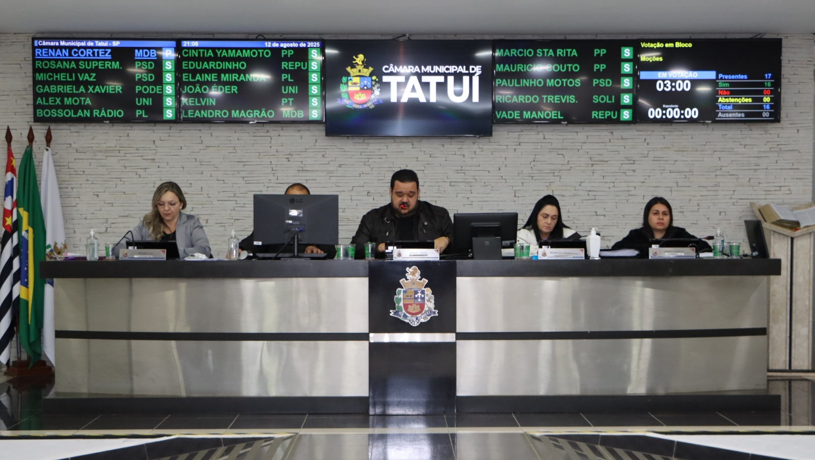 EM SESSÃO ORDINÁRIA SÃO APRESENTADOS SETE NOVOS PROJETOS