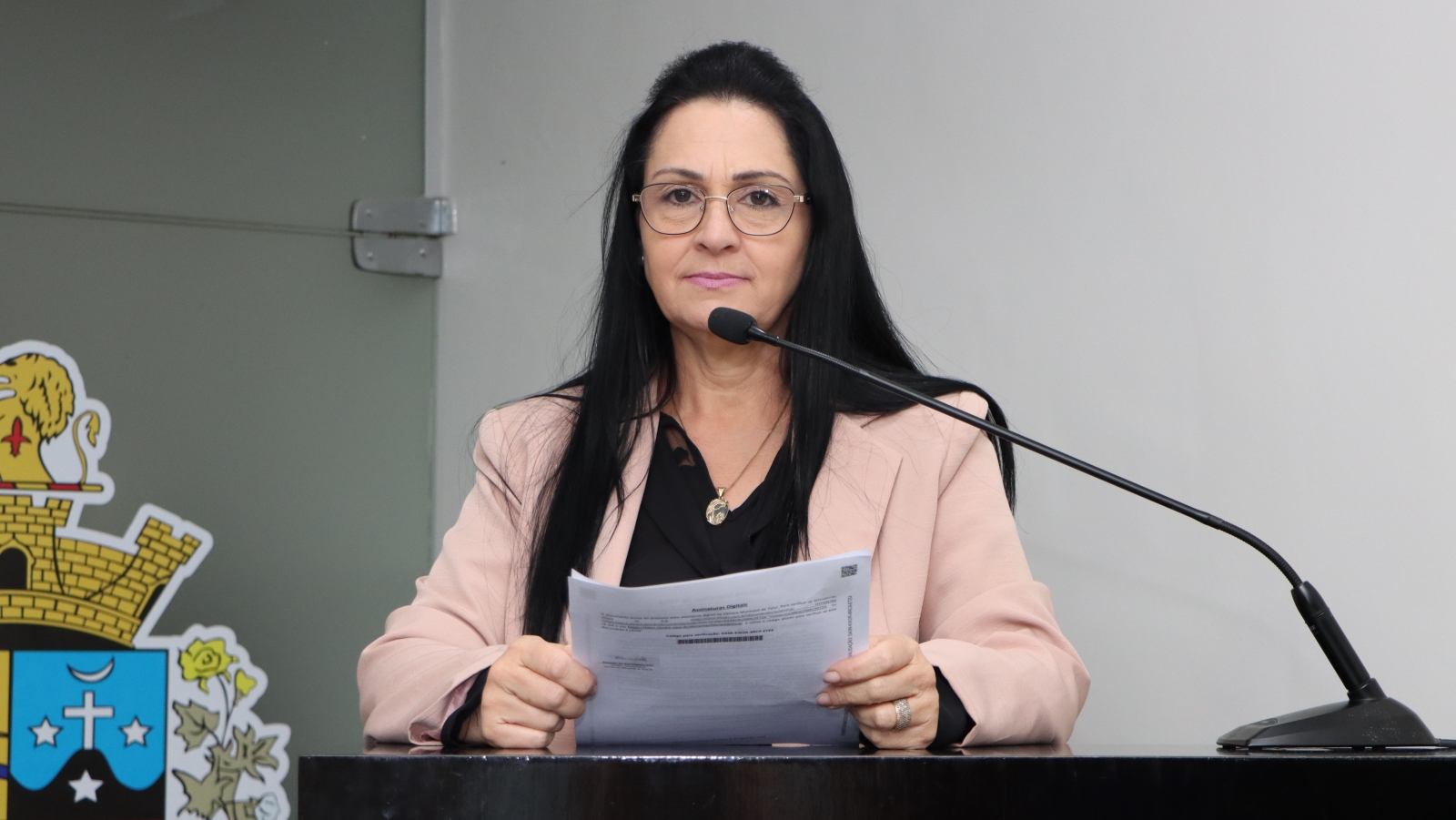 ROSANA DO SUPERMERCADO REIVINDICA MELHORIAS PARA O CAMPO DA FUNDAÇÃO MANOEL GUEDES 