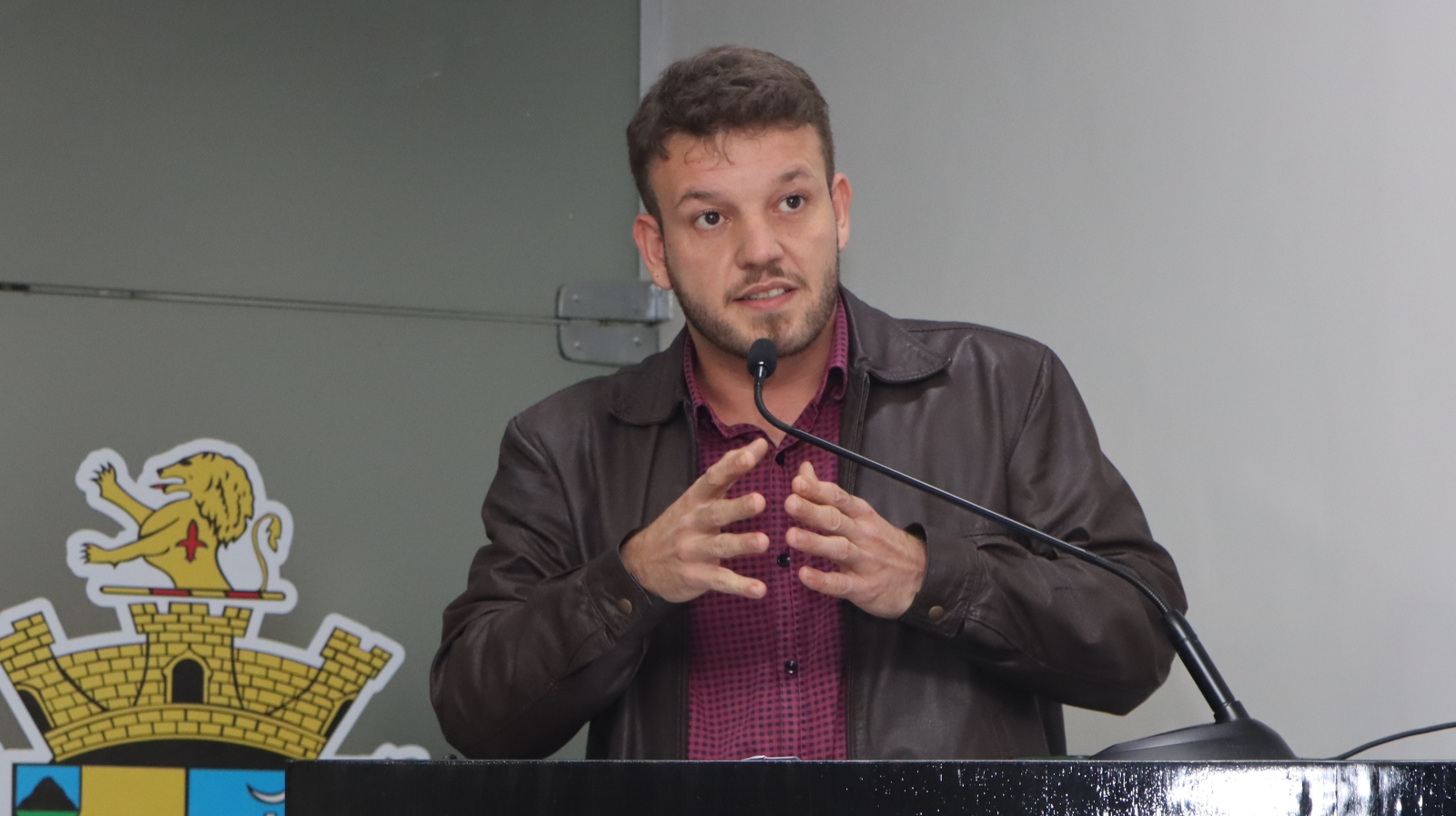 KELVIN SOLICITA INFORMAÇÕES SOBRE VENDA DE IMÓVEIS NO JARDIM GRAMADO
