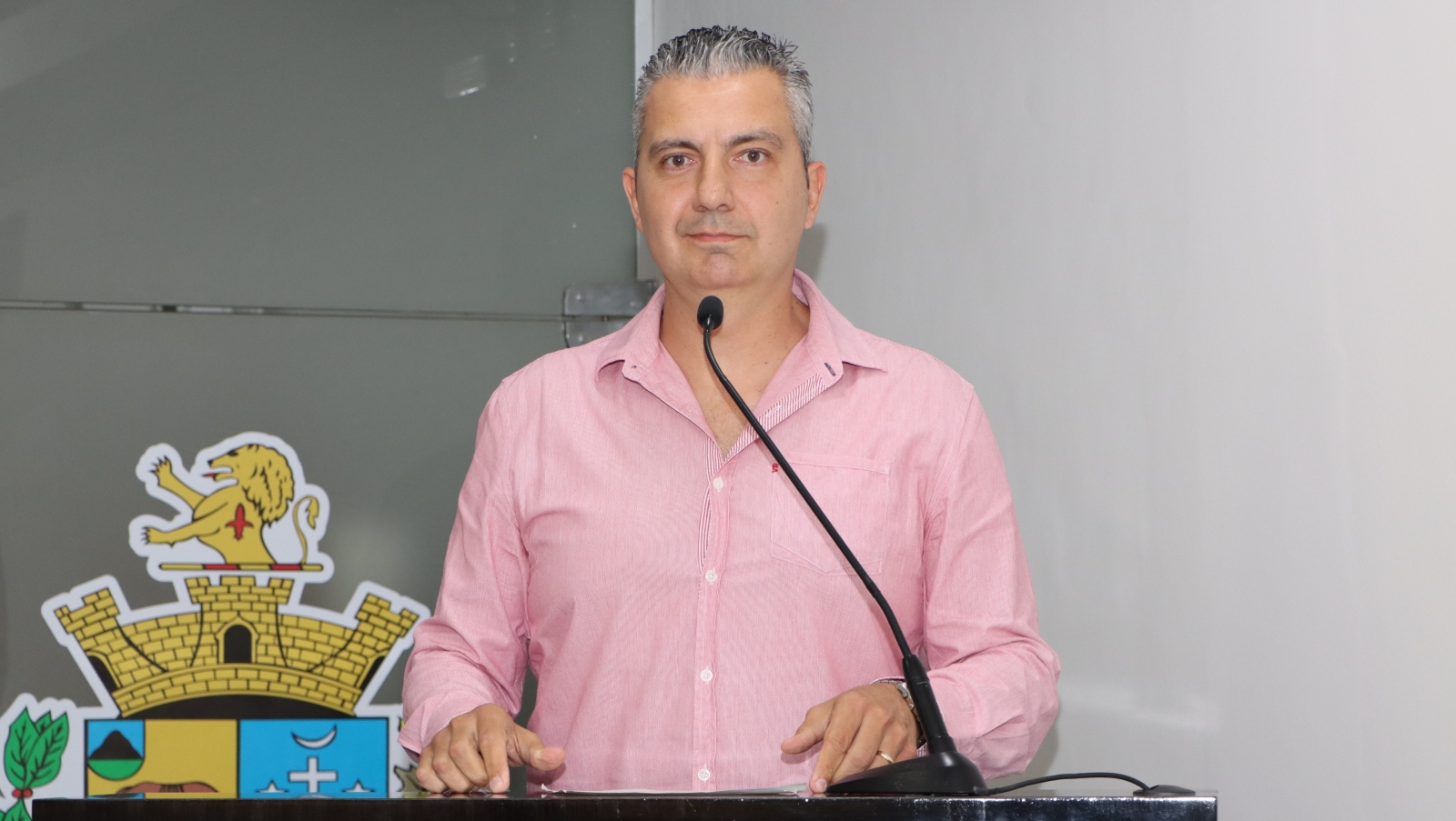 ALEX MOTA FAZ REIVINDICAÇÕES RELACIONADAS À PISTA DE ATLETISMO E GESTÃO DE RESÍDUOS SÓLIDOS