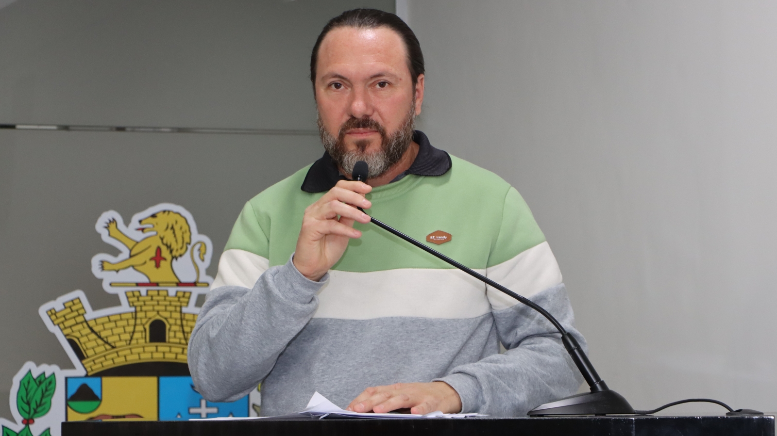 MAURÍCIO COUTO PEDE INFORMAÇÕES SOBRE MÉDICO NEFROLOGISTA NO CEMEM