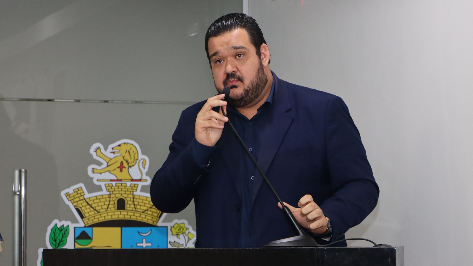 RENAN CORTEZ FAZ MOÇÃO DE APLAUSOS A HELENA GHIRALDI