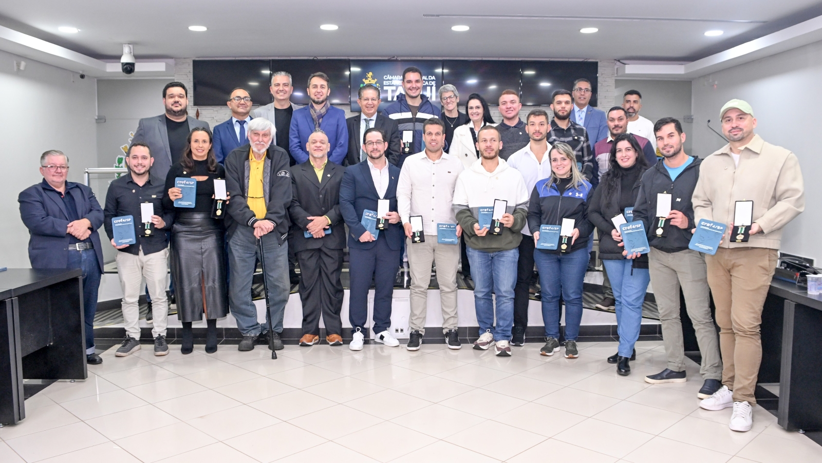 LEGISLATIVO DE TATUÍ HOMENAGEIA PROFISSIONAIS DE EDUCAÇÃO FÍSICA 
