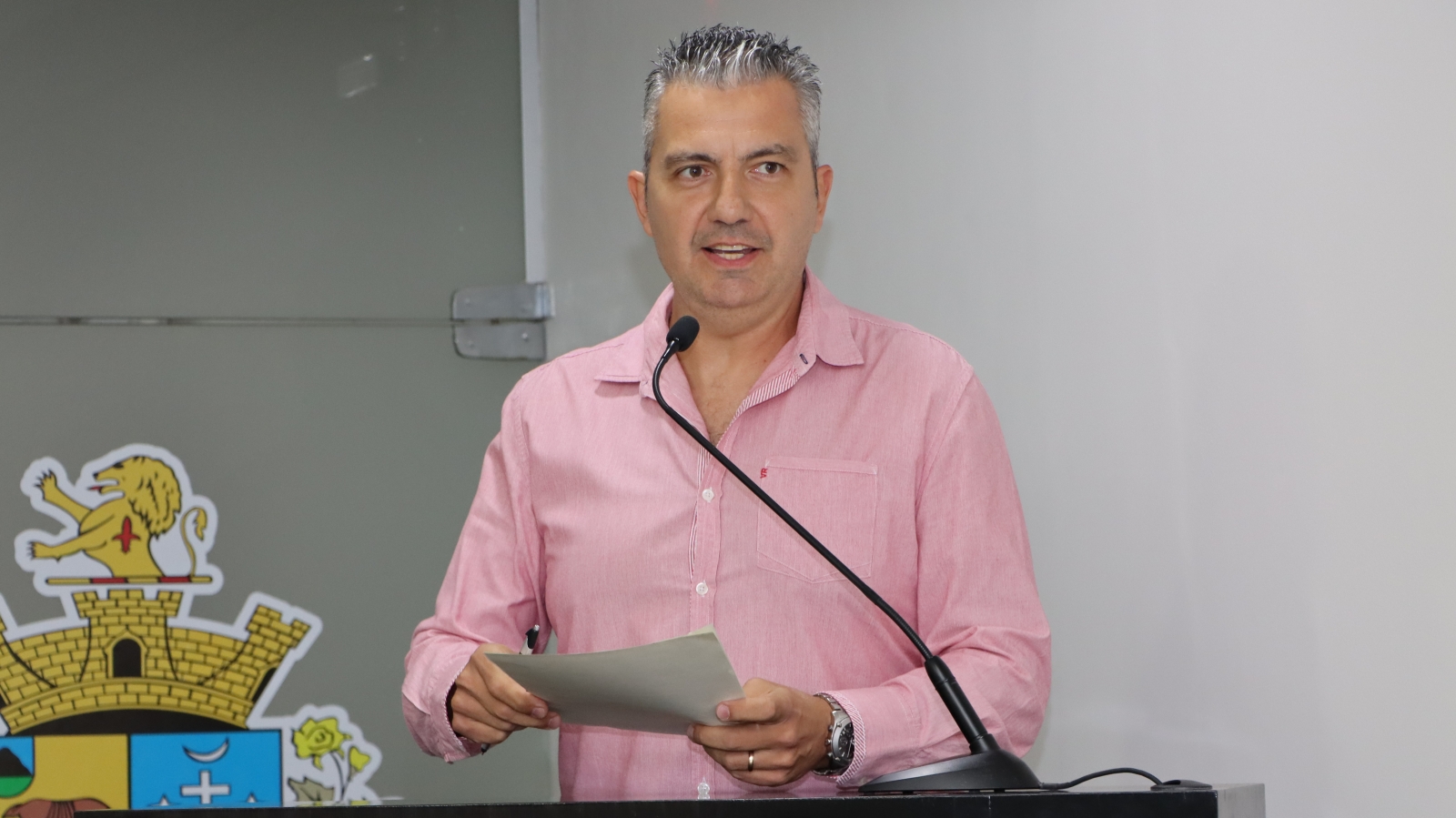 ALEX MOTA FAZ MOÇÃO DE APLAUSOS A JOÃO ANTÔNIO FONSECA DE OLIVEIRA SOBRINHO