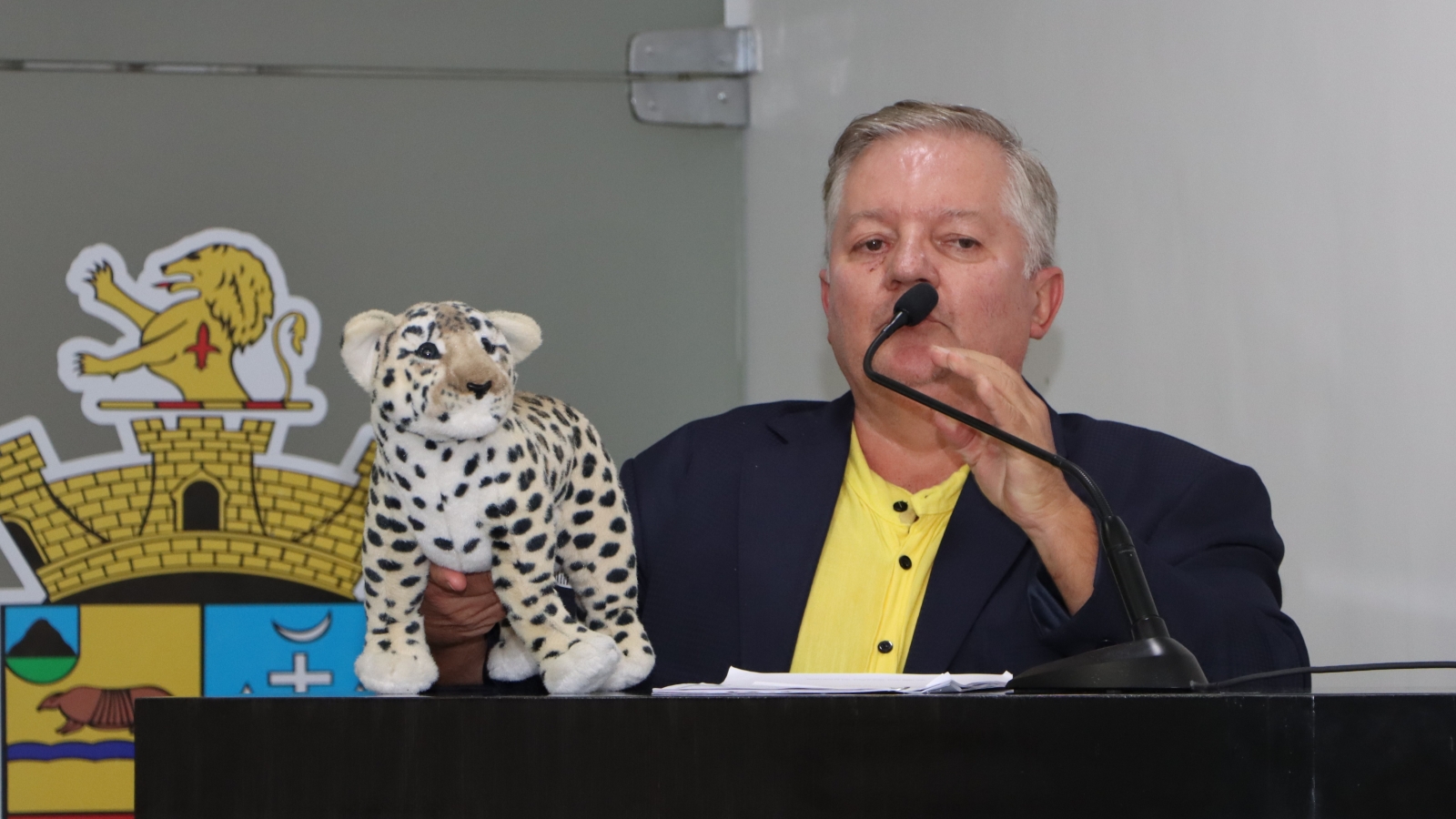 EDUARDINHO PERBELINI AFIRMA QUE AS MARGENS DO RIBEIRÃO NO PARQUE SAN RAPHAEL NÃO SÃO LIMPAS HÁ CERCA DE OITO MESES 