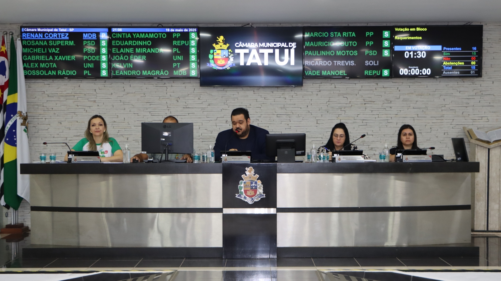 VEREADORES APRESENTAM OITO PROJETOS EM SESSÃO ORDINÁRIA