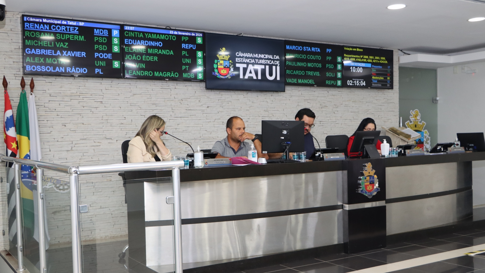 ONZE REQUERIMENTOS SÃO APROVADOS EM SESSÃO EXTRAORDINÁRIA