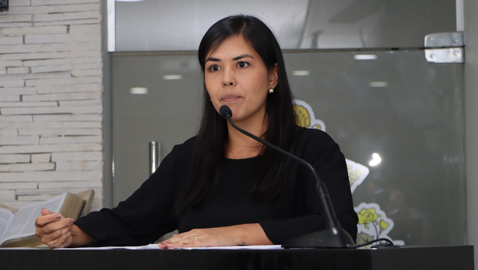 CINTIA YAMAMOTO COBRA O EXECUTIVO E A EMPRESA GESTORA SOBRE OS ATENDIMENTOS NA UPA