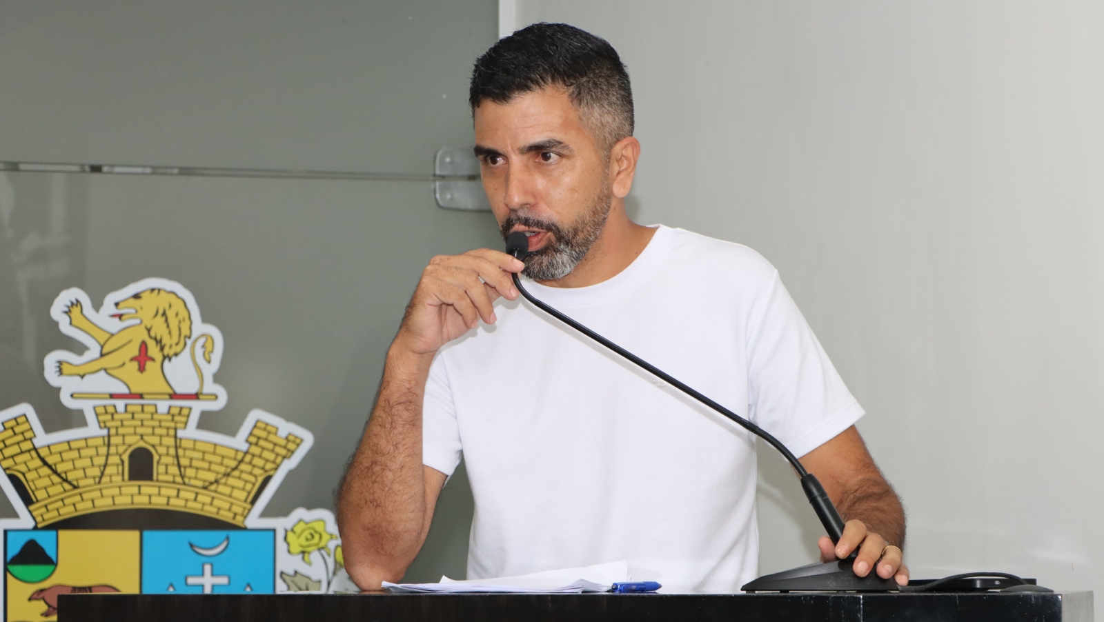 RICARDINHO TREVISANO FAZ COBRANÇAS SOBRE O TRANSPORTE COLETIVO E UNIDADES HABITACIONAIS NÃO ENTREGUES