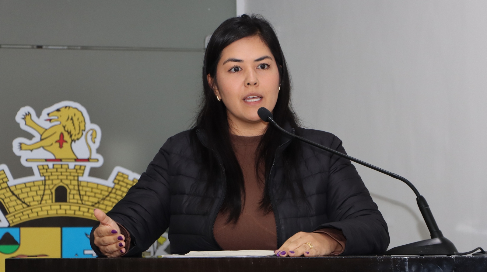 CINTIA YAMAMOTO REITERA COBRANÇA SOBRE A REFORMA DA PISTA DE ATLETISMO E DO CAMPO MUNICIPAL