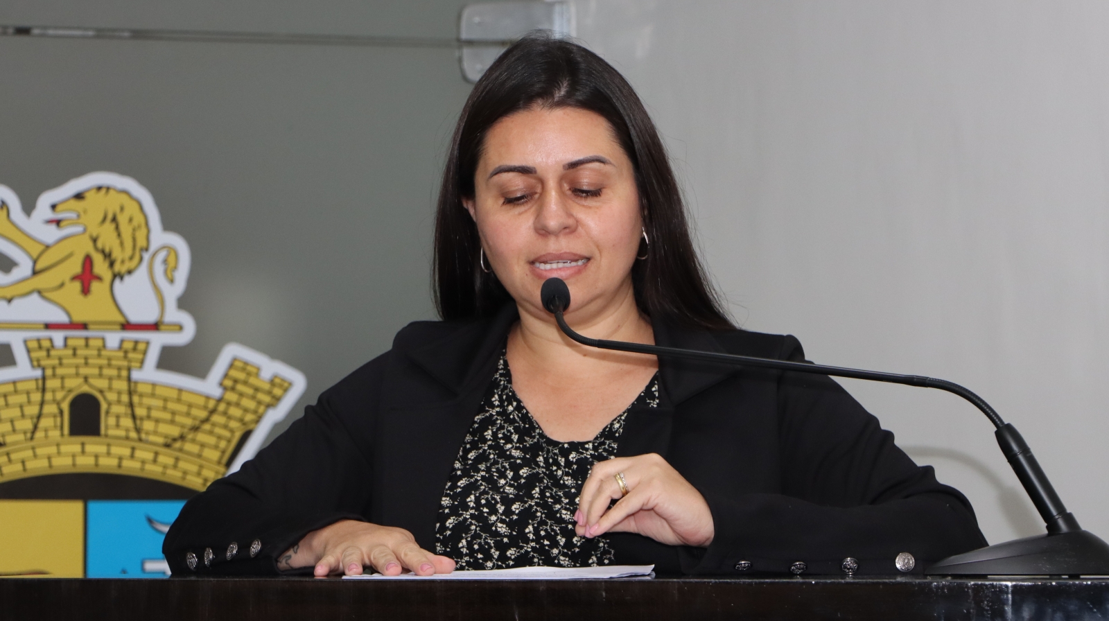 GABRIELA XAVIER PEDE INFORMAÇÕES A RESPEITO DA LISTA DE ESPERA PARA CASTRAÇÃO DE CÃES E GATOS 