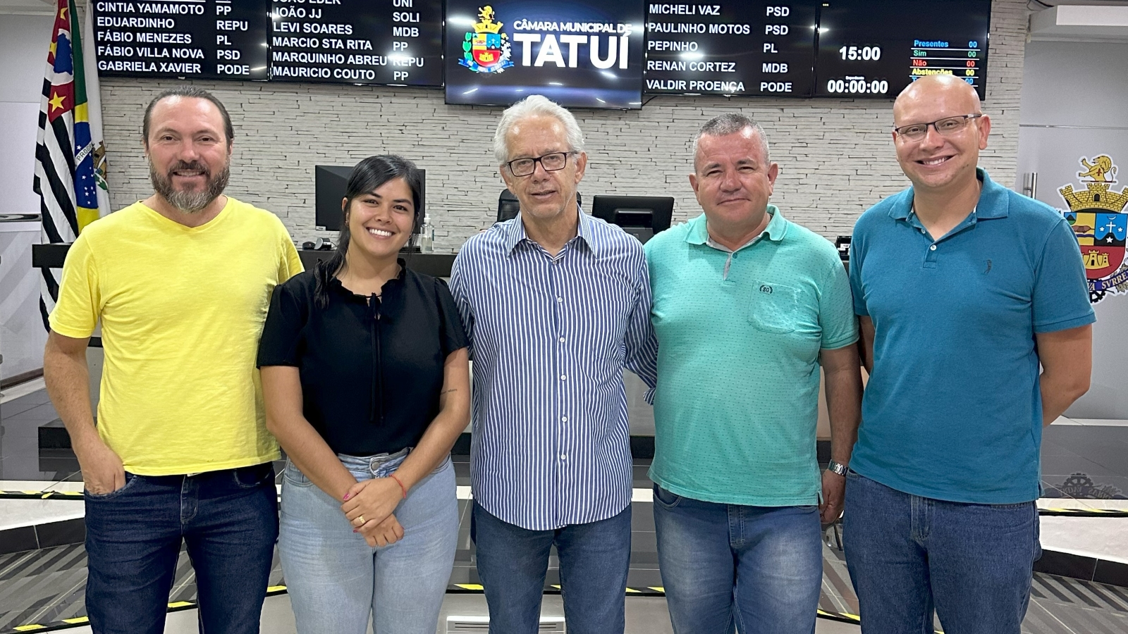 VEREADORES RECEPCIONAM EDSON GIRIBONI NA CÂMARA DE TATUÍ