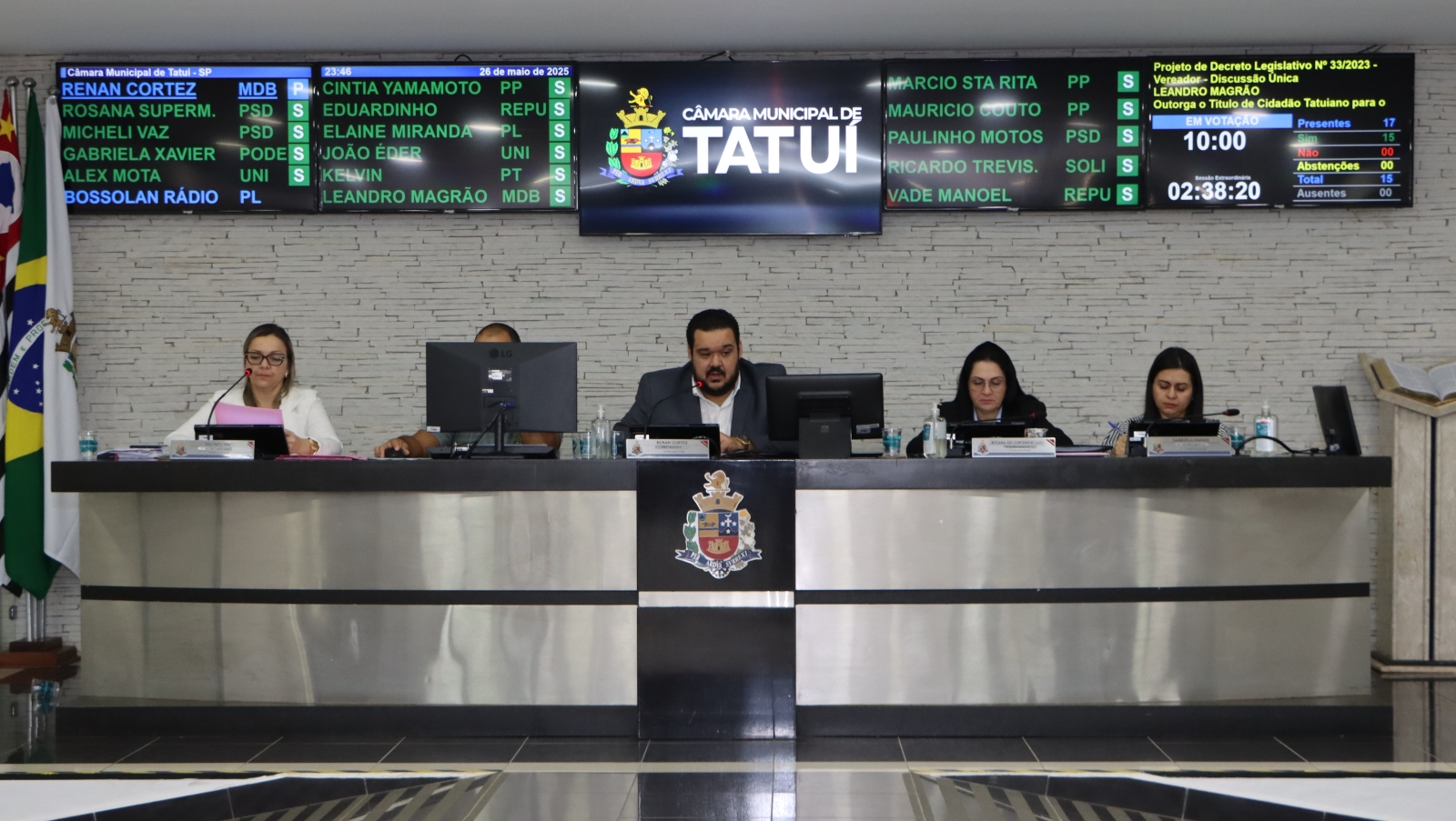 CÂMARA DE TATUÍ CONCEDE 14 TÍTULOS DE CIDADANIA