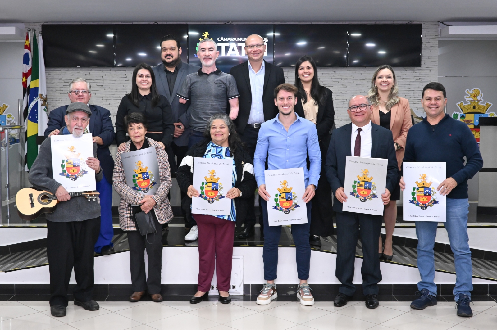 CÂMARA DE TATUÍ ENTREGA SEIS TÍTULOS DE CIDADANIA