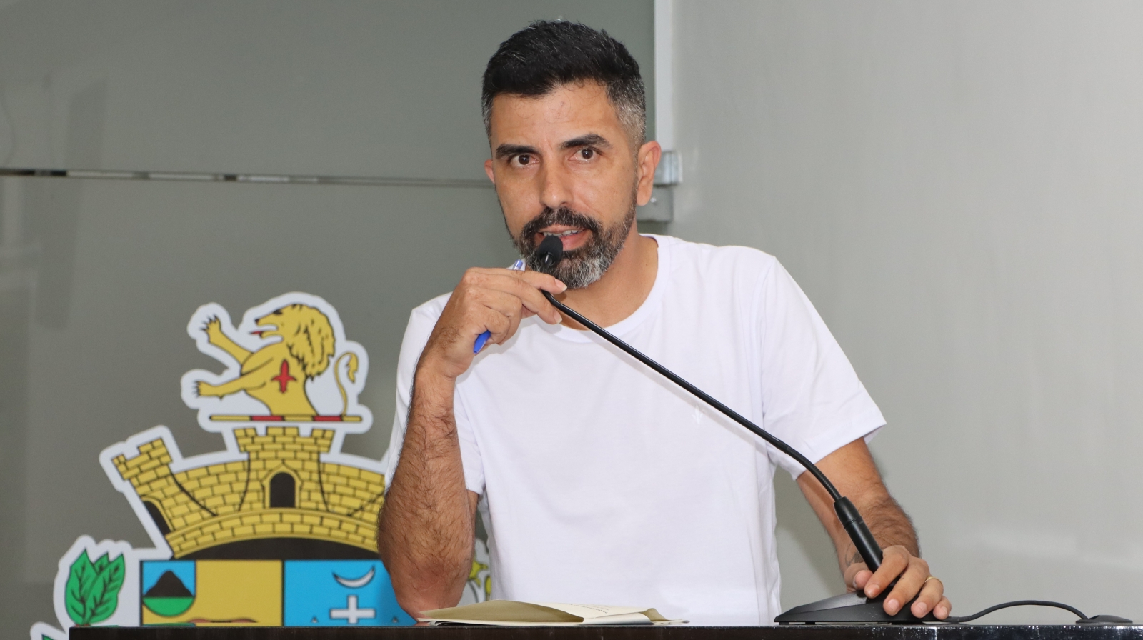 RICARDO TREVISANO DIZ QUE NÃO HÁ SERVIDORES CEDIDOS PELA PREFEITURA À SANTA CASA