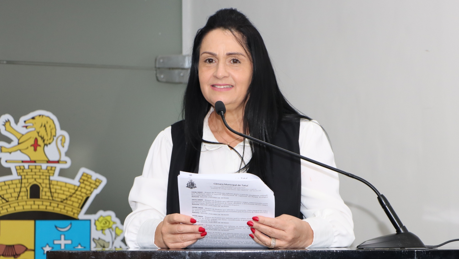 ROSANA DO SUPERMERCADO PEDE BENFEITORIAS PARA A RUA FRANCELINO SOARES