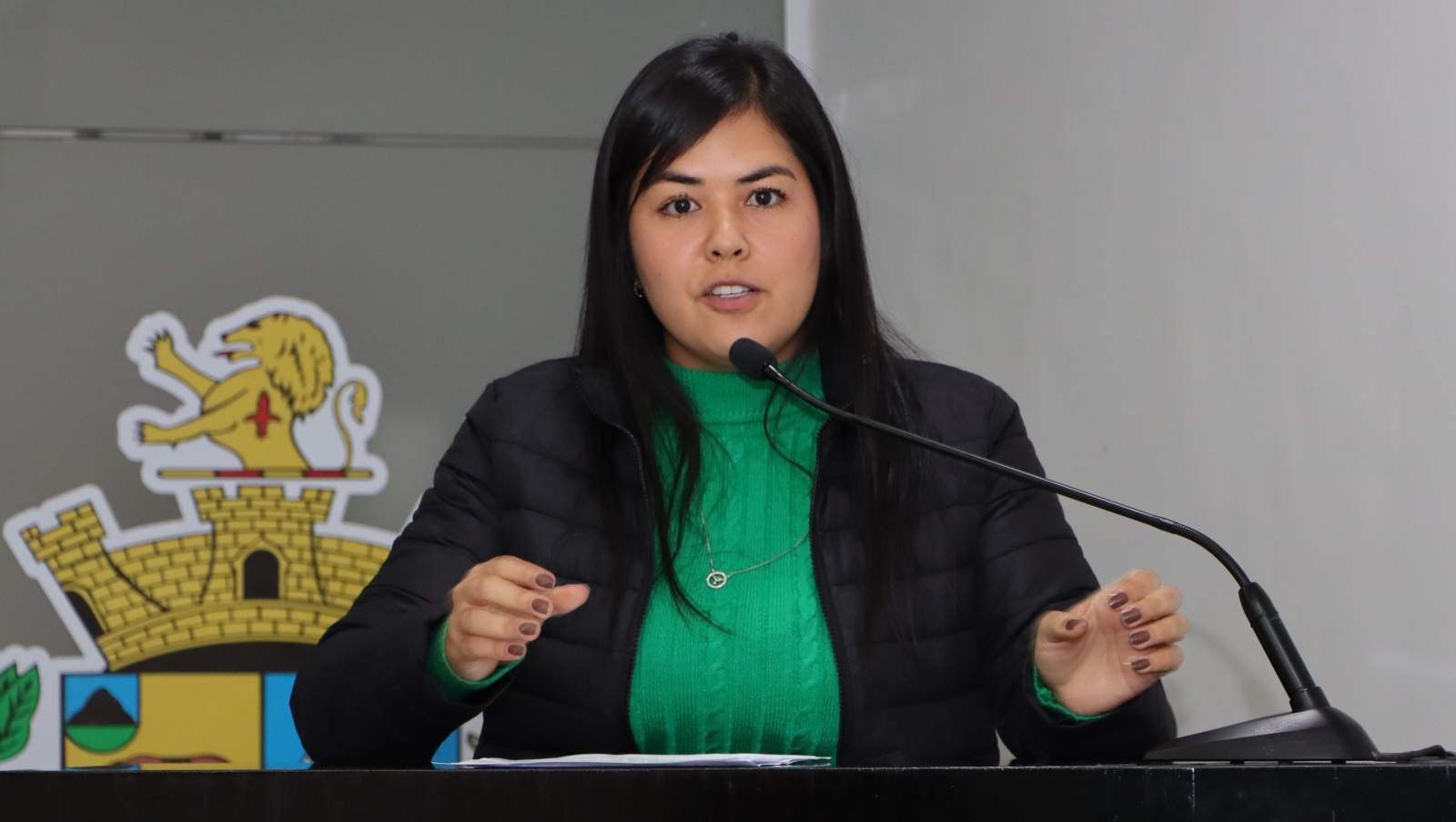 CINTIA YAMAMOTO QUESTIONA UNIFORMES ESCOLARES DE INVERNO