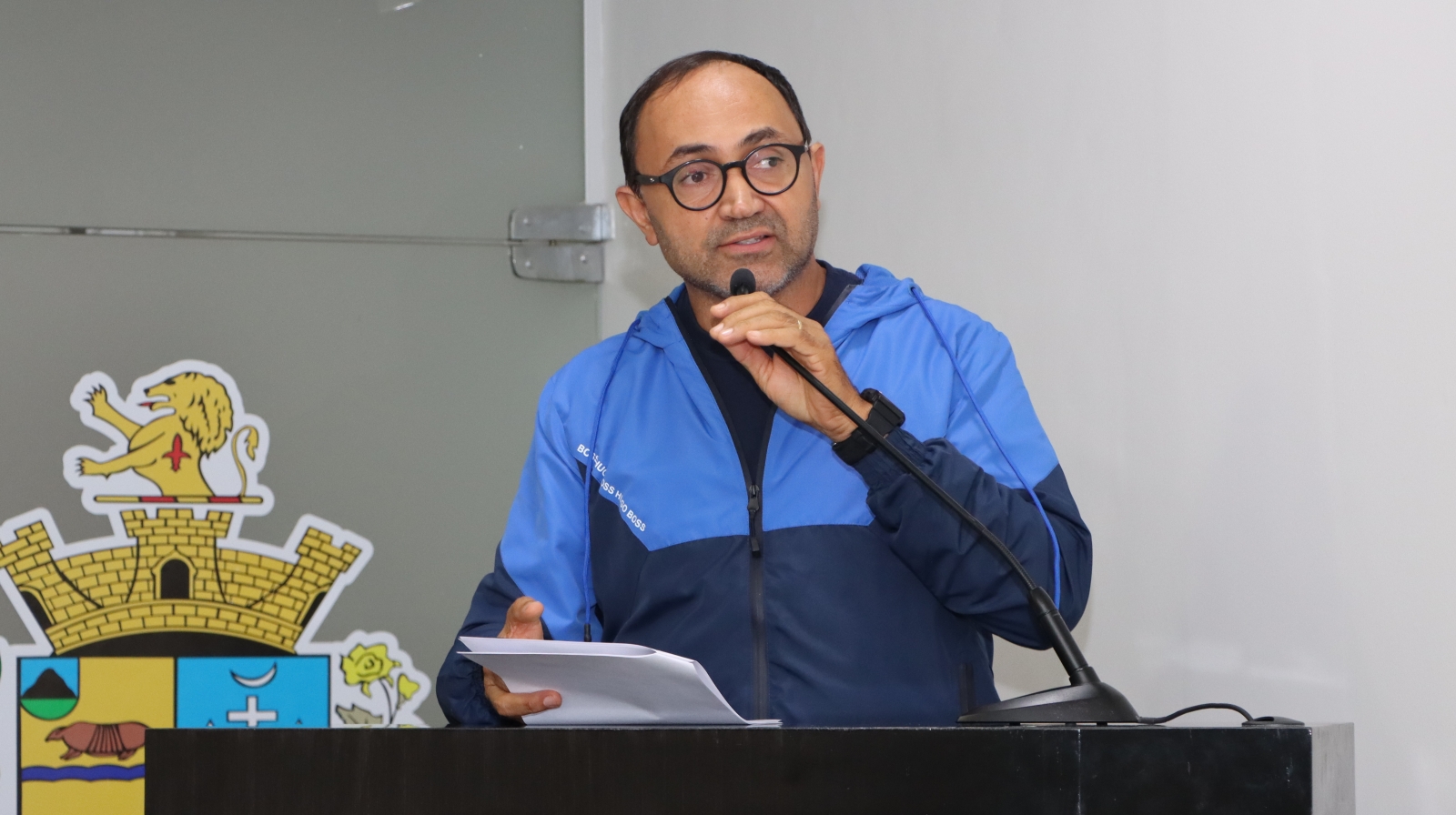 BOSSOLAN DA RÁDIO AFIRMA QUE DESCARTAR AS SOBRAS DE MERENDA ESCOLAR E PROIBIR O CONSUMO PELOS FUNCIONÁRIOS É ATO DESUMANO