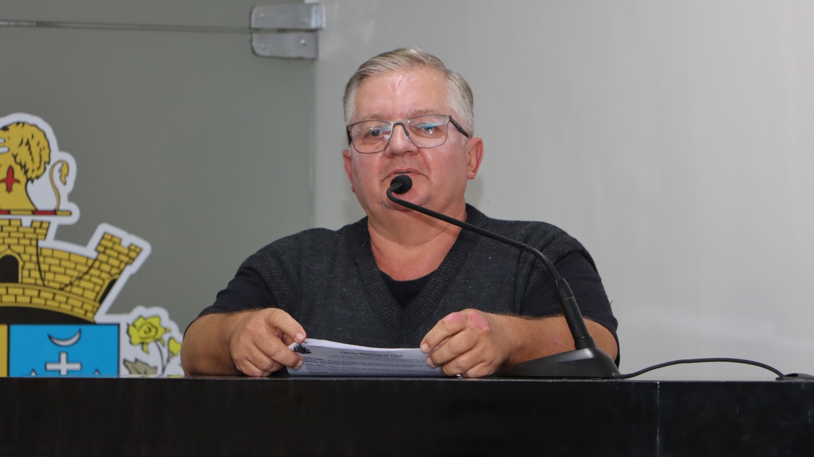 EDUARDINHO PERBELINI PEDE ROÇAGEM NO ENTORNO DA UBS DA VILA ESPERANÇA