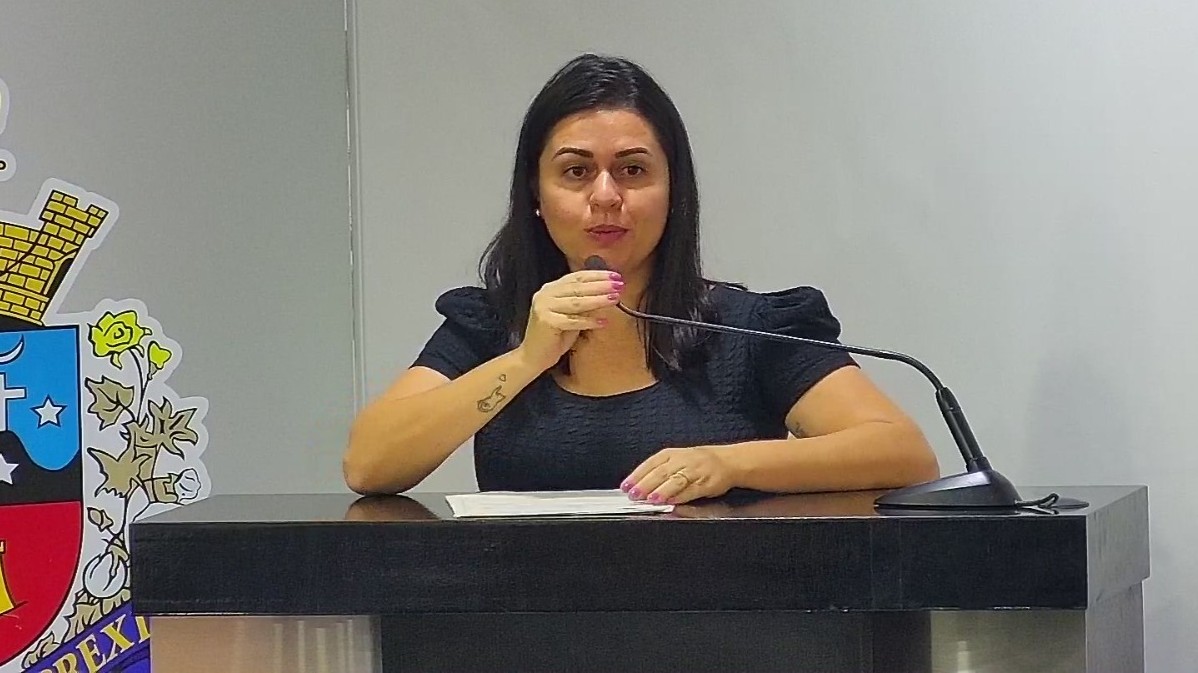 GABRIELA XAVIER SOLICITA TELEFONE PARA EMERGÊNCIAS COM ANIMAIS NOS FINS DE SEMANA 