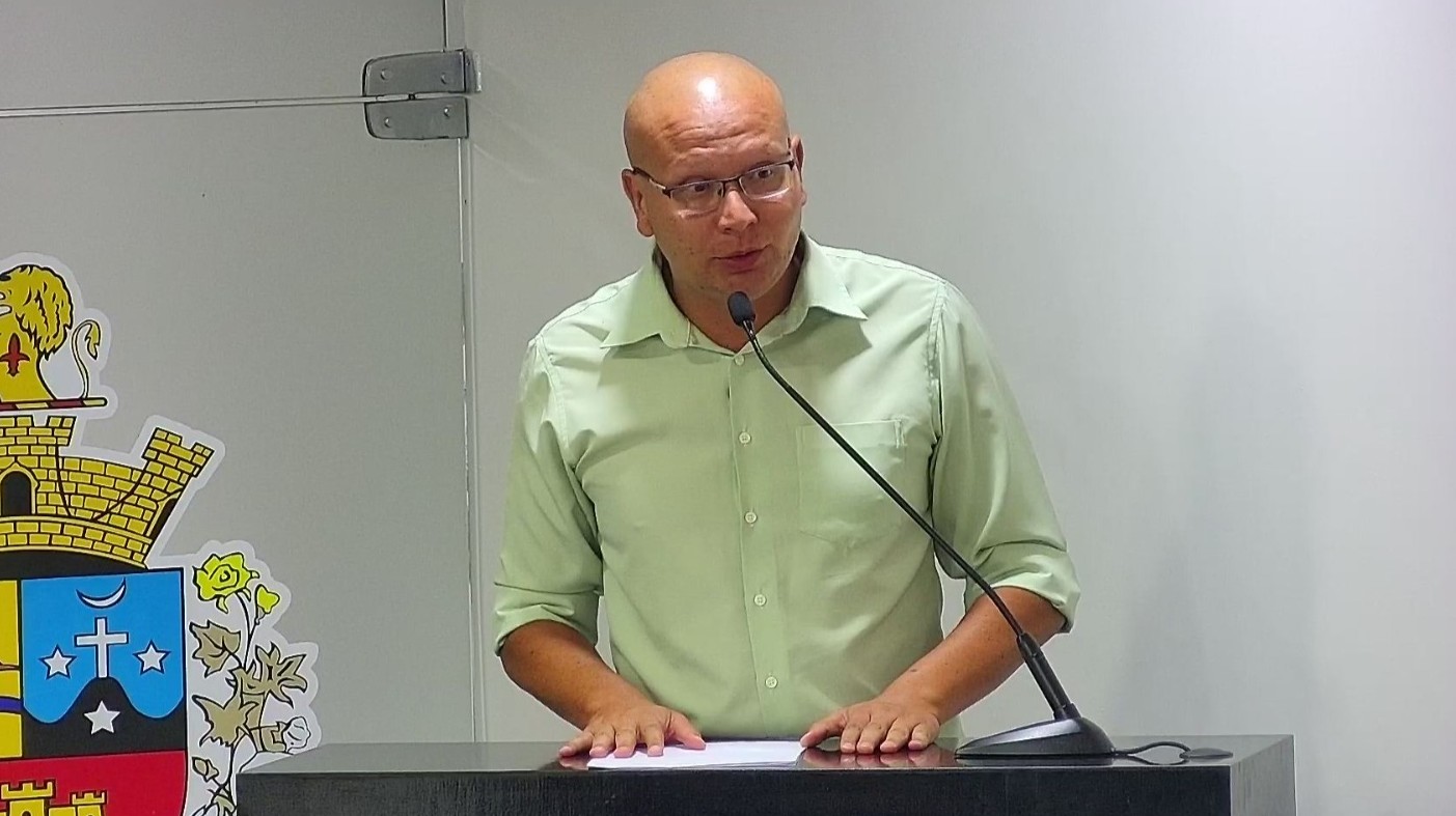 JOÃO ÉDER FAZ APELO À PREFEITURA PARA A ÁREA DA EDUCAÇÃO