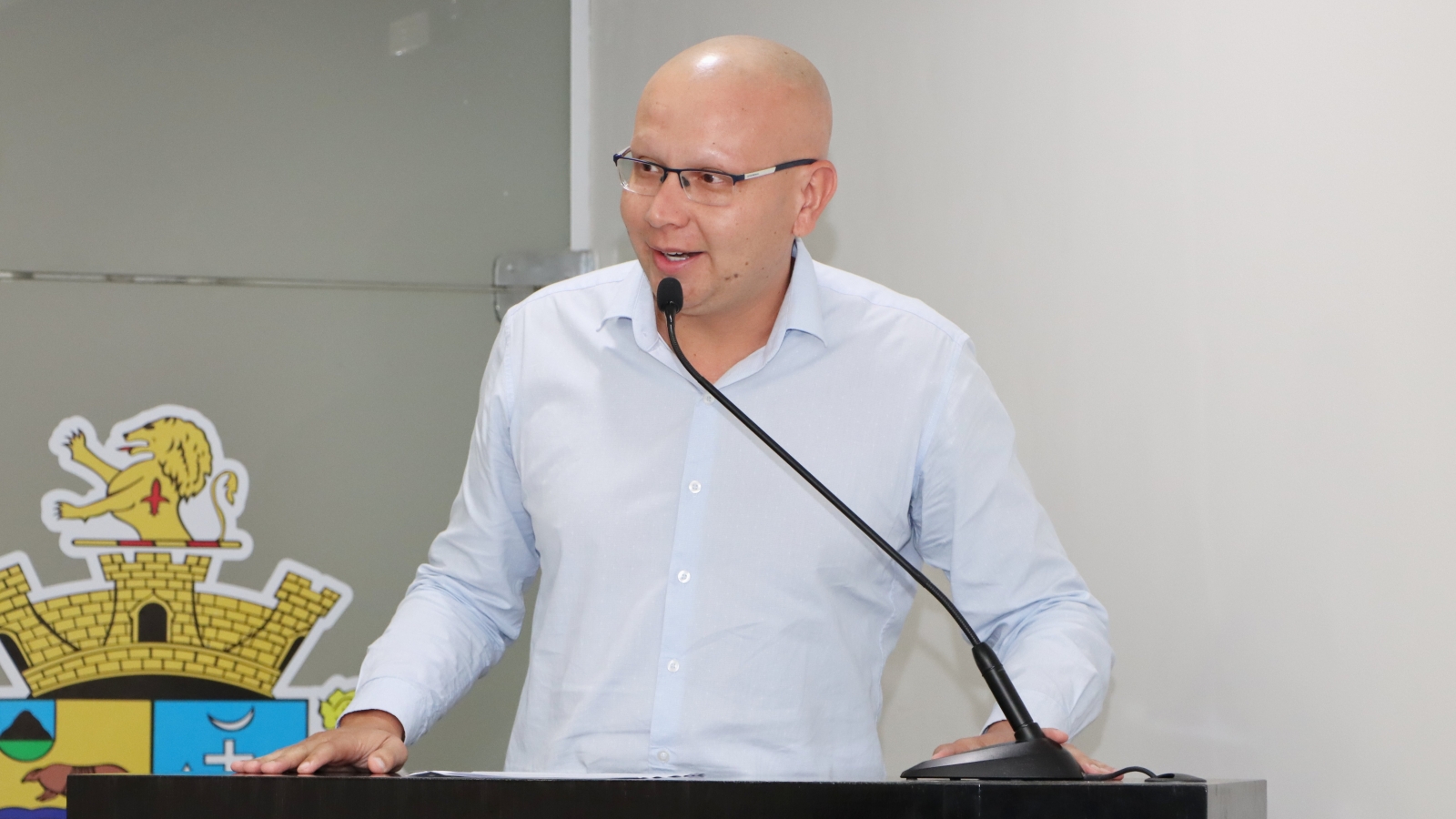 JOÃO ÉDER APONTA FALTA DE DIPIRONA NAS UNIDADES DE SAÚDE