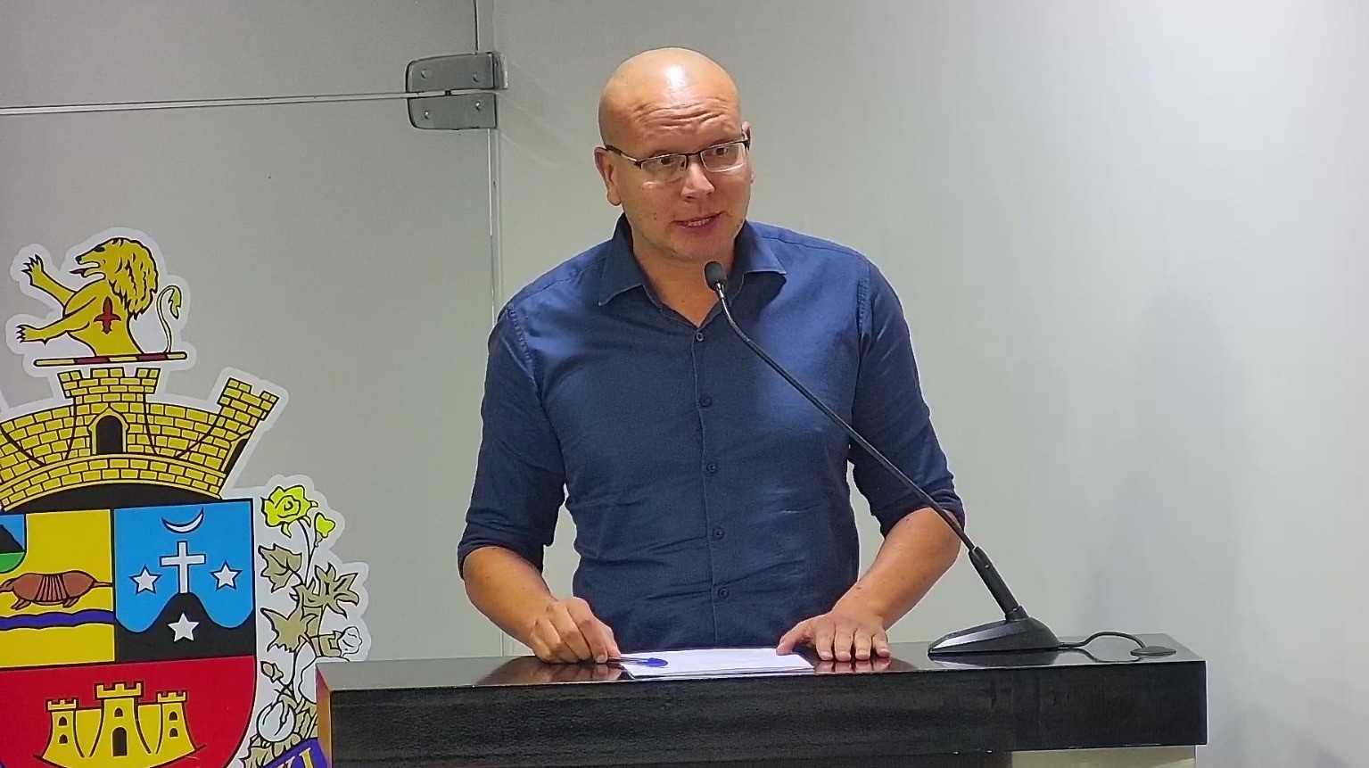 JOÃO ÉDER QUESTIONA SOBRE MOBILIDADE URBANA, SAÚDE E OBRAS EM PONTES