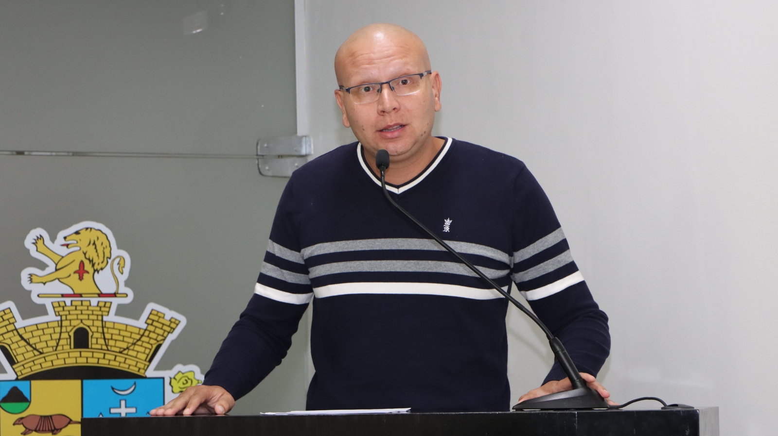 JOÃO ÉDER COBRA EXPLICAÇÕES SOBRE ORIENTAÇÃO RELACIONADA AO DESCARTE DAS SOBRAS DE MERENDA ESCOLAR E PROIBIÇÃO DO CONSUMO PELOS FUNCIONÁRIOS