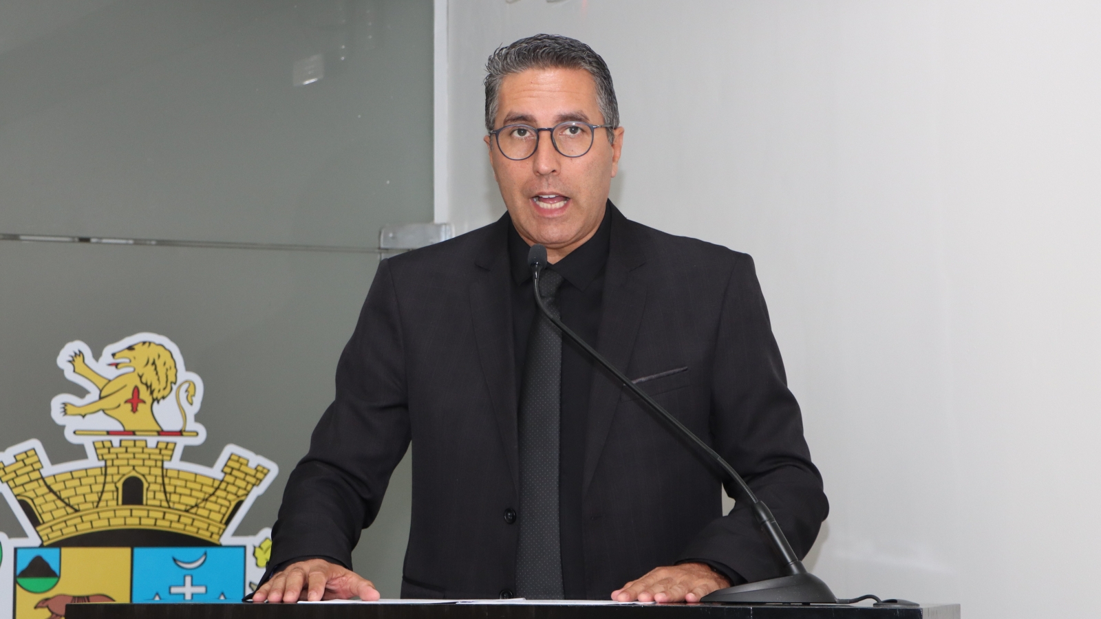 LEANDRO MAGRÃO BUSCA EMENDA PARA ATENDIMENTO AOS AUTISTAS