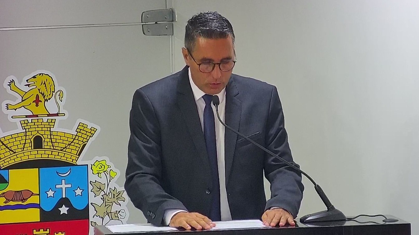 LEANDRO MAGRÃO DESTACA MOÇÕES AO FREI GILSON