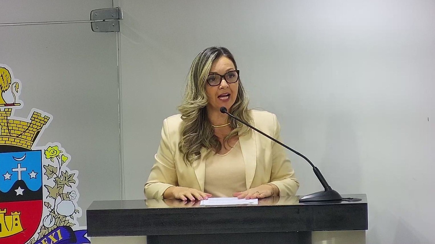 MICHELI VAZ FAZ MOÇÃO DE APLAUSOS À FOTÓGRAFA ILZA ELEUTÉRIO