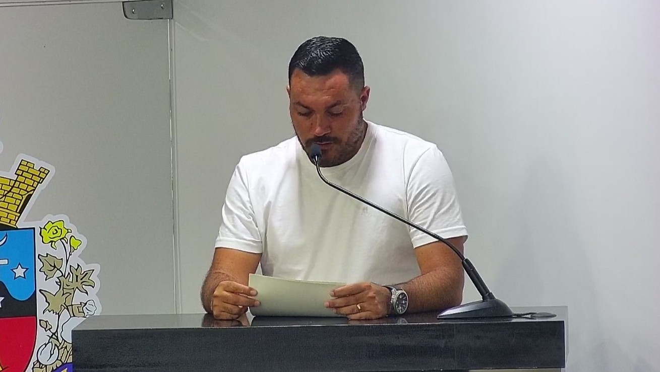 PROFESSOR DUZA FAZ MOÇÃO DE APLAUSOS AO PROFESSOR BRUNO GUILHERME DA SILVA