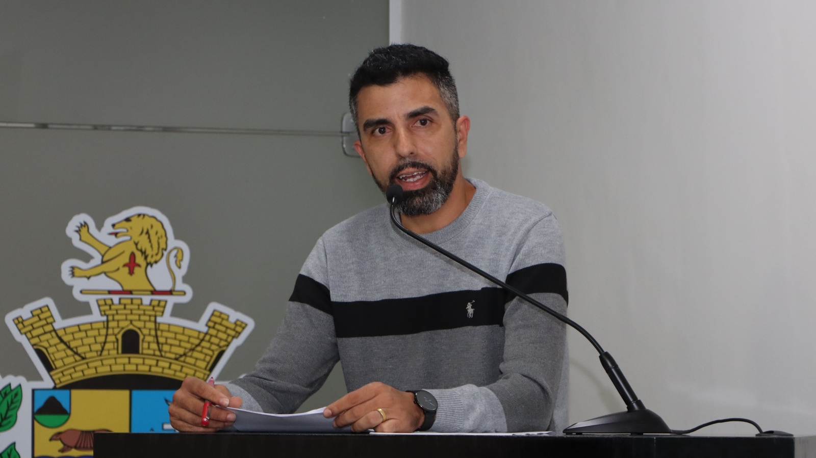 RICARDO TREVISANO REIVINDICA RECAPEAMENTO EM RUAS DO RESIDENCIAL GUEDES