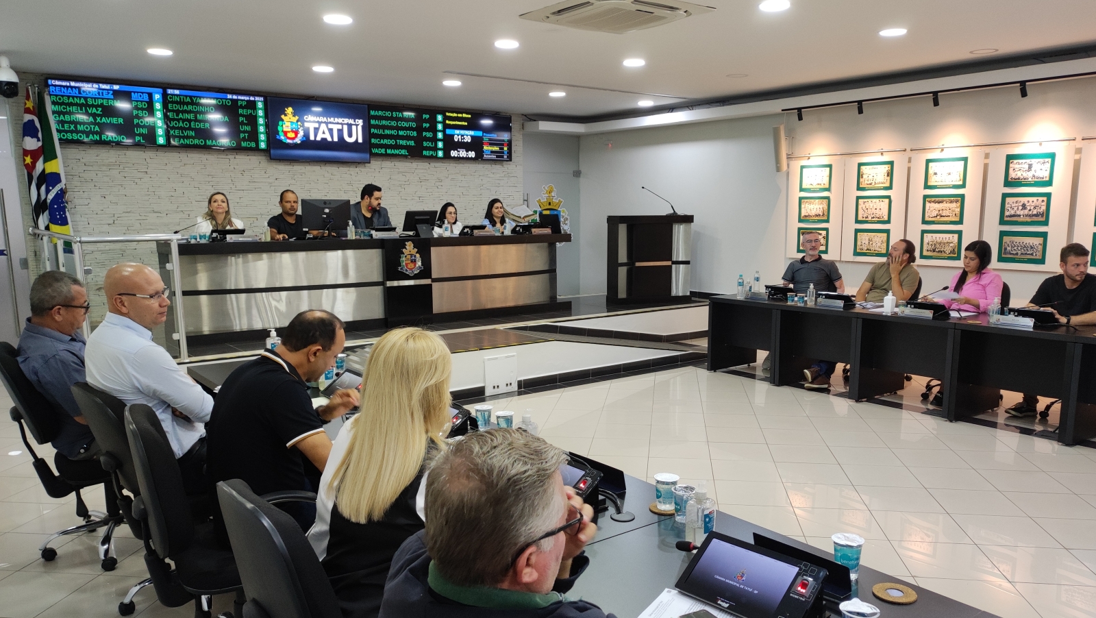 CINCO PROJETOS SÃO APRESENTADOS EM SESSÃO ORDINÁRIA