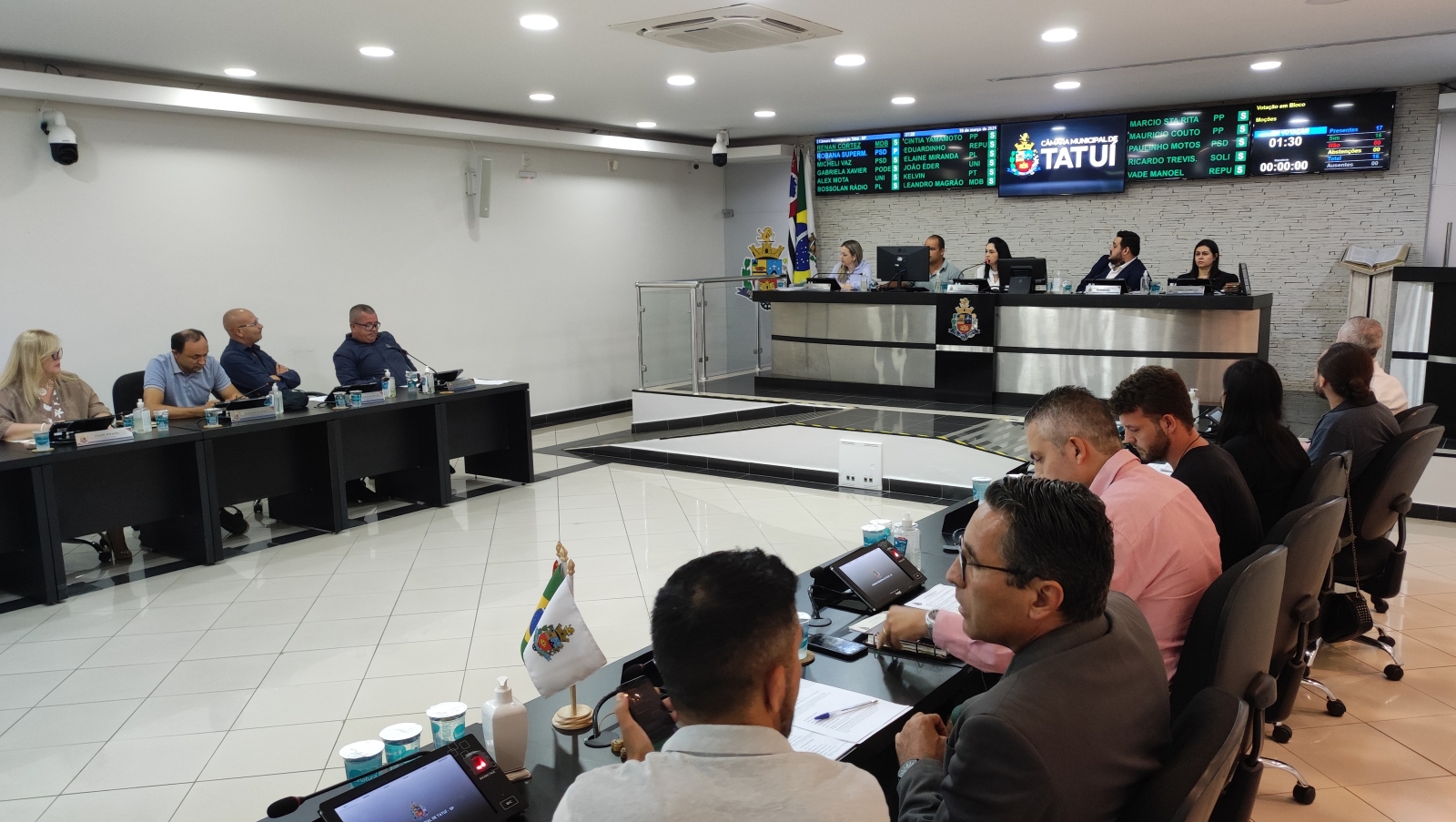 VEREADORES APRESENTAM CINCO PROJETOS EM SESSÃO ORDINÁRIA