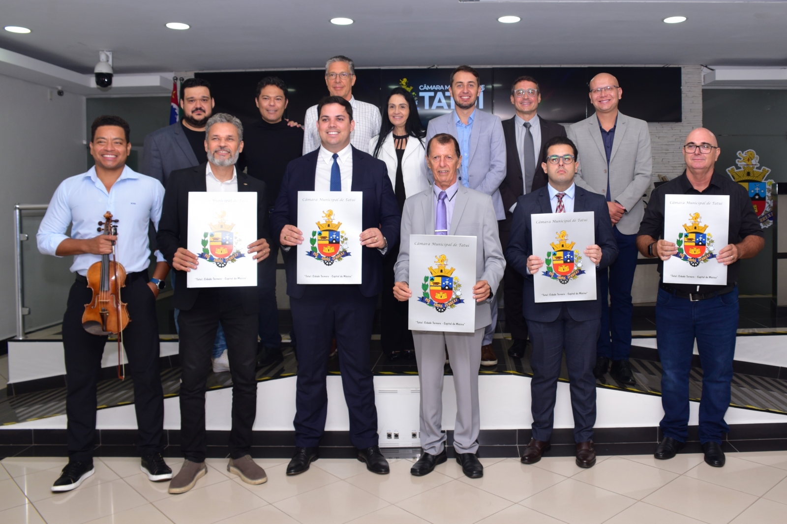 CÂMARA DE TATUÍ ENTREGA CINCO TÍTULOS DE CIDADANIA