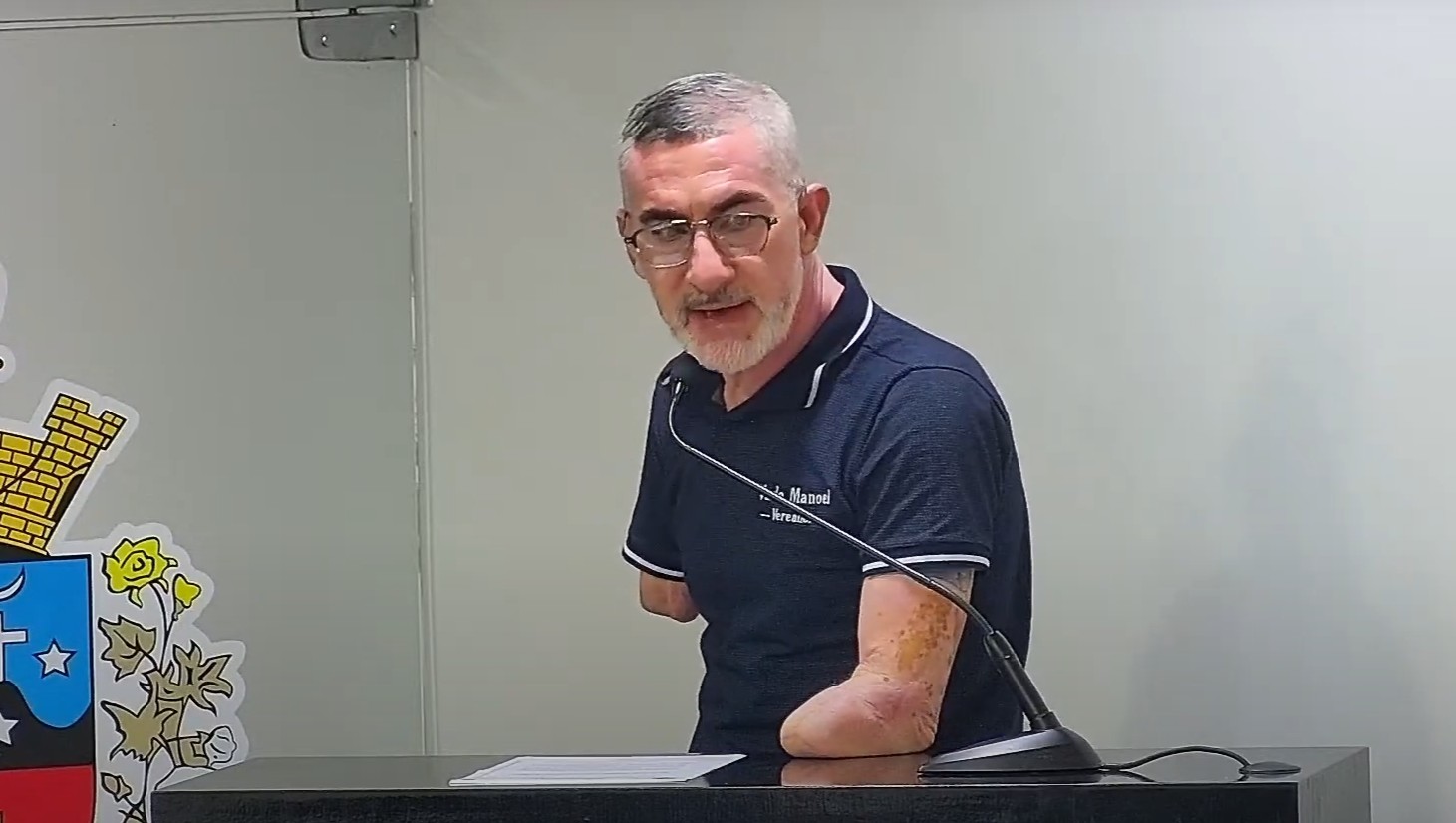 VADE MANOEL FAZ MOÇÃO DE APLAUSOS À TERAPEUTA ADRIANA COOLIVER