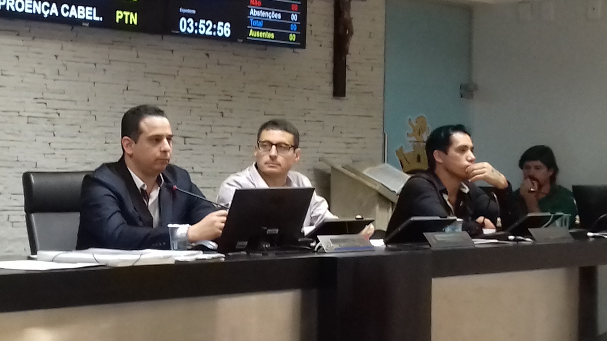 CÂMARA REJEITA CONTAS MUNICIPAIS DO EXERCÍCIO DE 2014